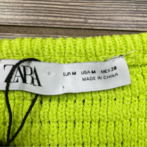 Zara Neon Green Knit Crochet Top Cropped Contrast Crochet Floral MEDIUM NWT - Picture 3 of 8